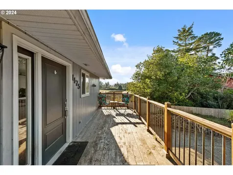 1175 Lakewood Lane Coos Bay OR 97420