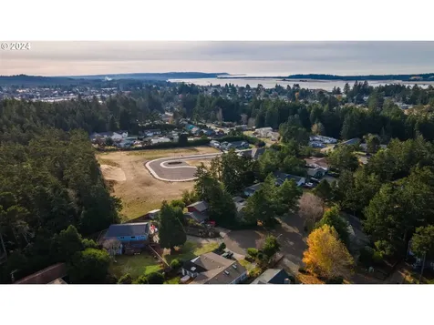 1175 Lakewood Lane Coos Bay OR 97420