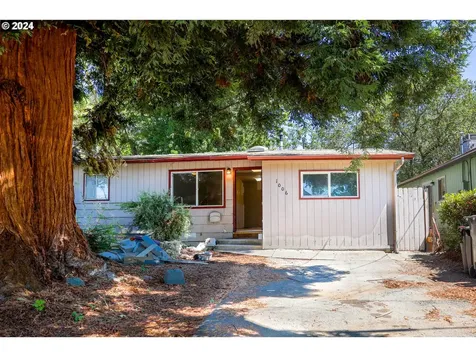 1006 SW Isham Street Grants Pass OR 97526