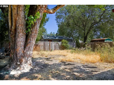 1006 SW Isham Street Grants Pass OR 97526