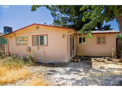 1006 SW Isham Street Grants Pass OR 97526