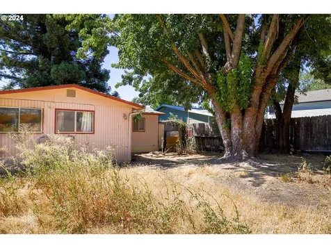1006 SW Isham Street Grants Pass OR 97526