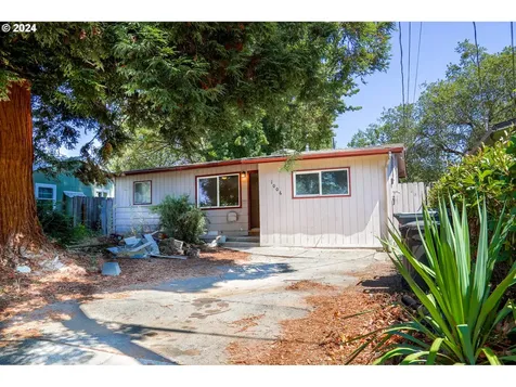 1006 SW Isham Street Grants Pass OR 97526