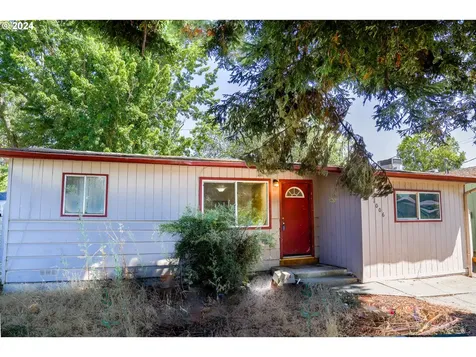 1006 SW Isham Street Grants Pass OR 97526