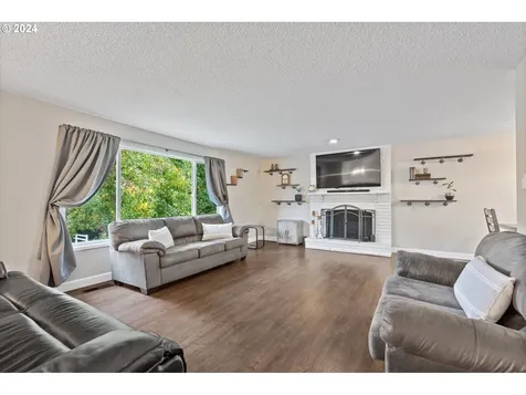 6650 Buckingham Drive Gladstone OR 97027