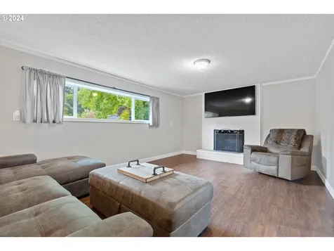 6650 Buckingham Drive Gladstone OR 97027