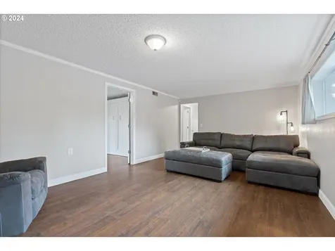 6650 Buckingham Drive Gladstone OR 97027