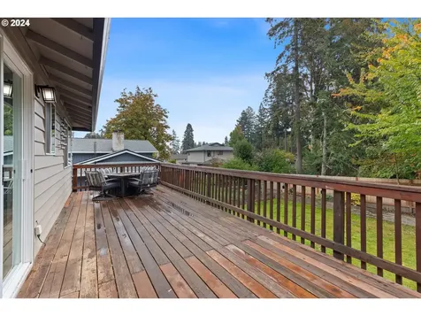 6650 Buckingham Drive Gladstone OR 97027