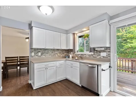 6650 Buckingham Drive Gladstone OR 97027
