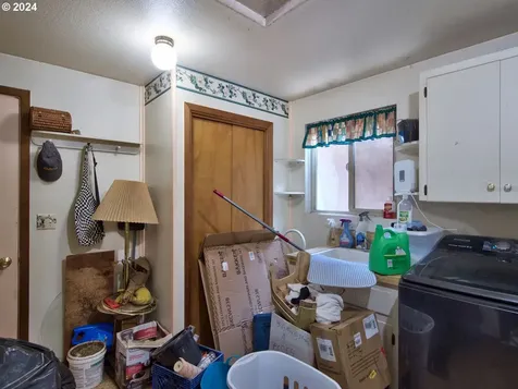 28250 Andy Riggs Road Grand Ronde OR 97347