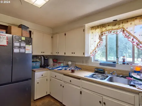 28250 Andy Riggs Road Grand Ronde OR 97347