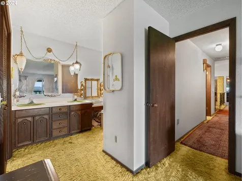 17784 S Eaden Road Oregon City OR 97045