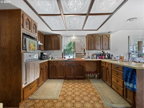 17784 S Eaden Road Oregon City OR 97045