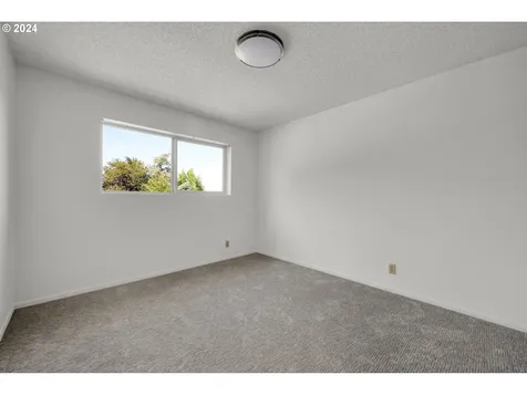 2295 Warren Street Eugene OR 97405
