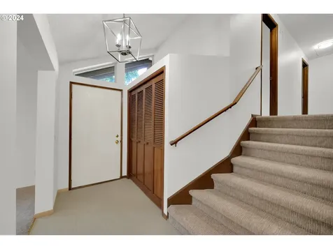 2295 Warren Street Eugene OR 97405