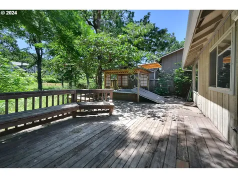 2295 Warren Street Eugene OR 97405