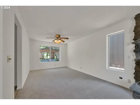 2295 Warren Street Eugene OR 97405