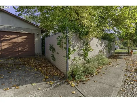 3340 SE 161st Avenue Portland OR 97236