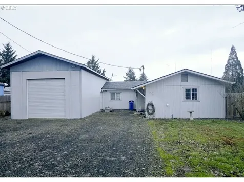 51 NW Snow Avenue Winston OR 97496