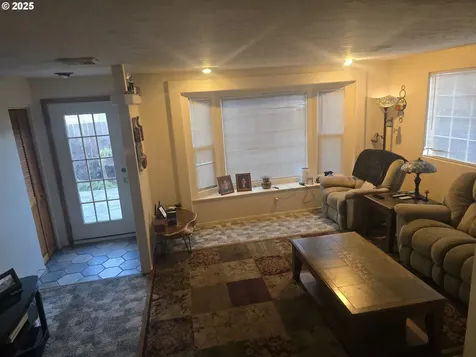 51 NW Snow Avenue Winston OR 97496