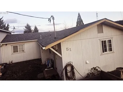 51 NW Snow Avenue Winston OR 97496
