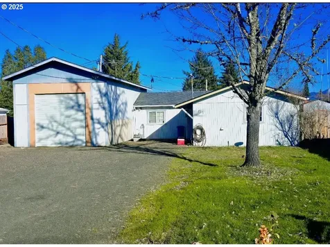 51 NW Snow Avenue Winston OR 97496