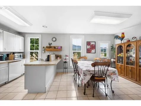 8771 Tiller Trail Highway Canyonville OR 97417