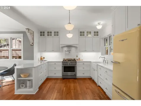 9045 Sw 50th Avenue Portland OR 97219