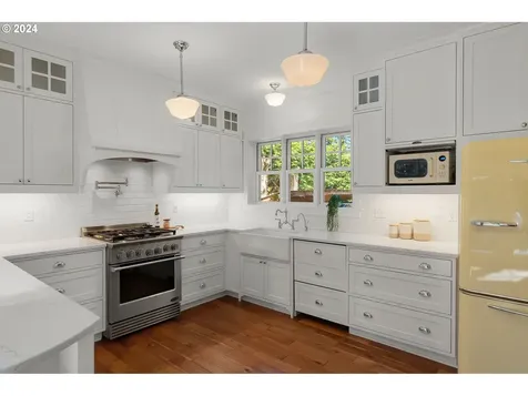 9045 Sw 50th Avenue Portland OR 97219