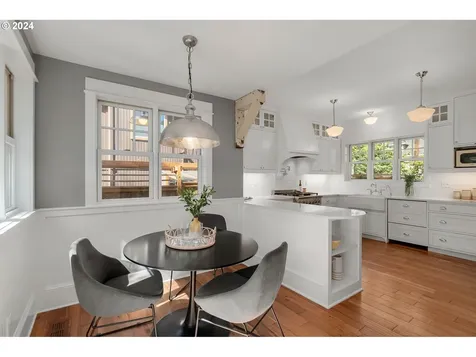 9045 Sw 50th Avenue Portland OR 97219