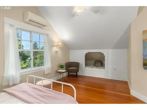 9045 Sw 50th Avenue Portland OR 97219