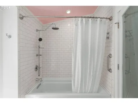 9045 Sw 50th Avenue Portland OR 97219