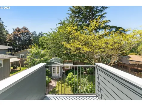 9045 Sw 50th Avenue Portland OR 97219
