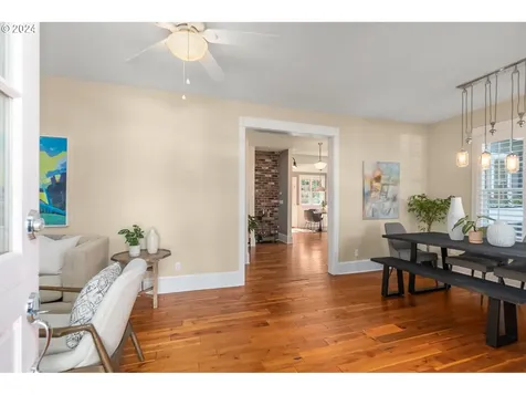 9045 Sw 50th Avenue Portland OR 97219