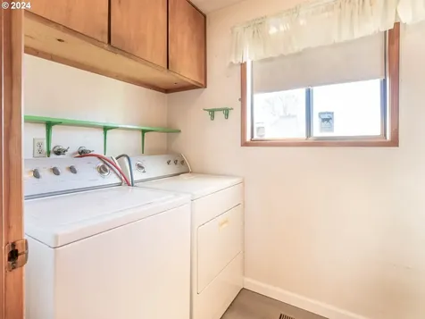 523 Sandstone Way Eugene OR 97402