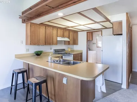 523 Sandstone Way Eugene OR 97402