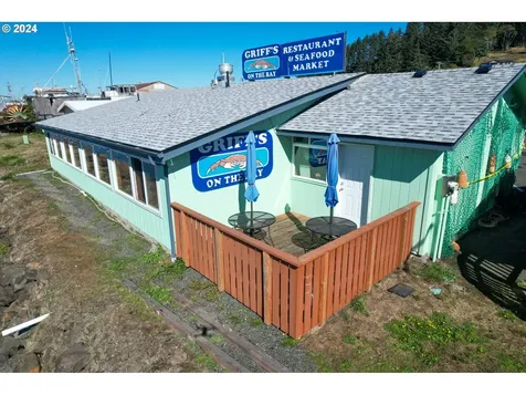 142 Bay Front Loop Winchester Bay OR 97467