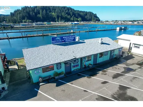 142 Bay Front Loop Winchester Bay OR 97467