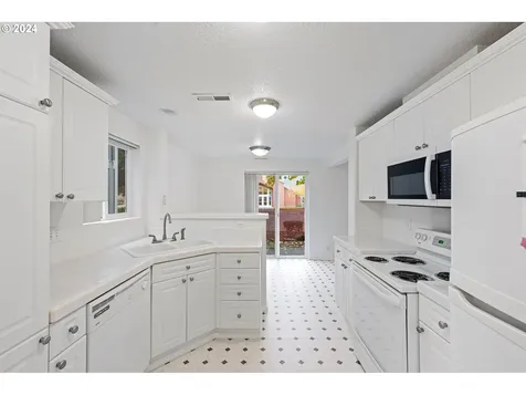 20421 SW Brackenwood Lane Beaverton OR 97003