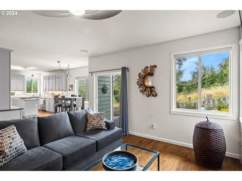3245 Se Hall Court Troutdale OR 97060