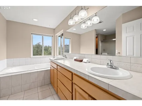3245 Se Hall Court Troutdale OR 97060