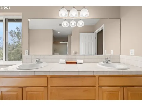 3245 Se Hall Court Troutdale OR 97060