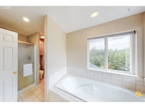 3245 Se Hall Court Troutdale OR 97060