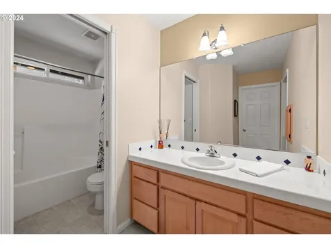3245 Se Hall Court Troutdale OR 97060