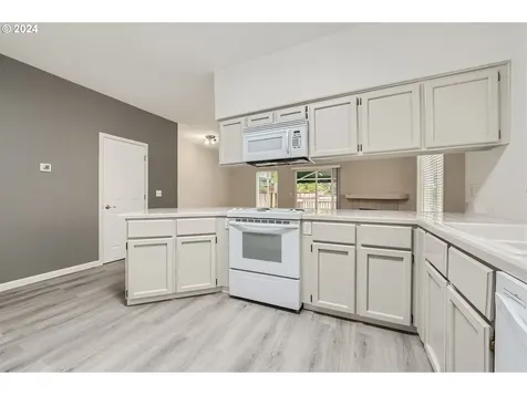 8427 Sw 85th Avenue Portland OR 97223