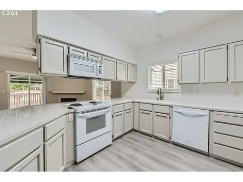 8427 Sw 85th Avenue Portland OR 97223