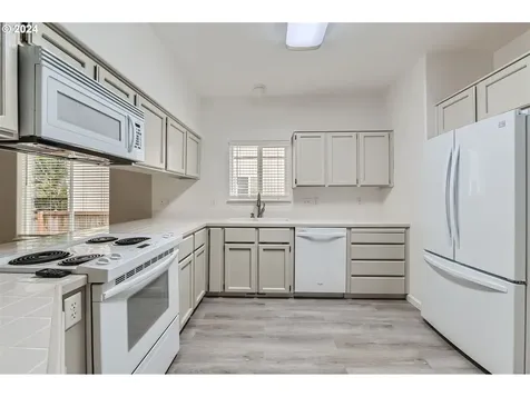 8427 Sw 85th Avenue Portland OR 97223