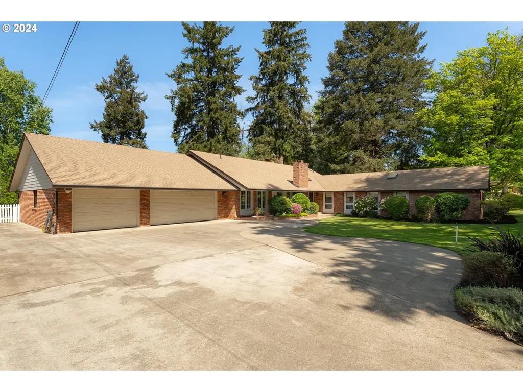 2900 W Oriole Drive Roseburg OR 97471