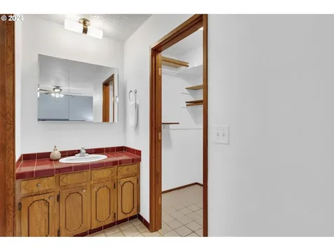 2563 Sw Wonderview Drive Gresham OR 97080