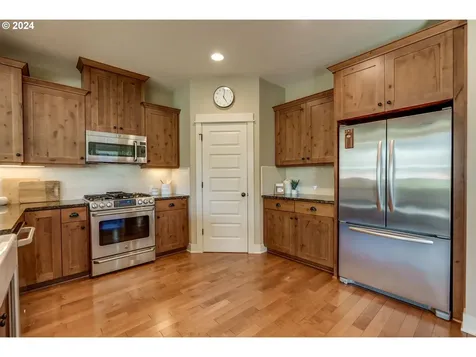 1045 Ne Oneonta Street Portland OR 97211